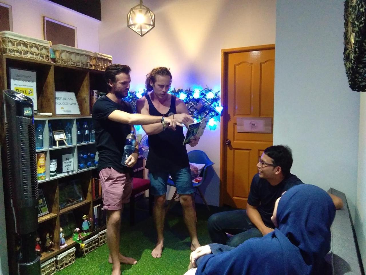 Co.Living Hostel Bandar Seri Begawan Buitenkant foto