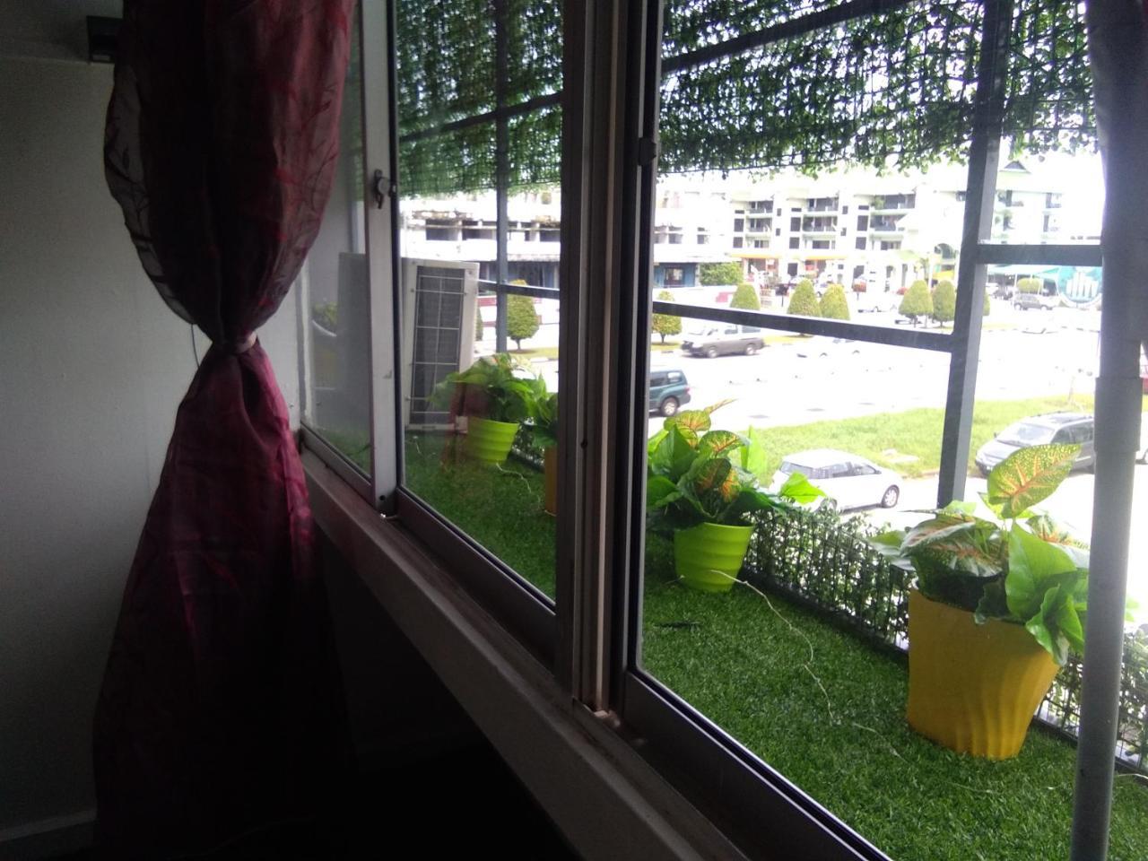 Co.Living Hostel Bandar Seri Begawan Buitenkant foto
