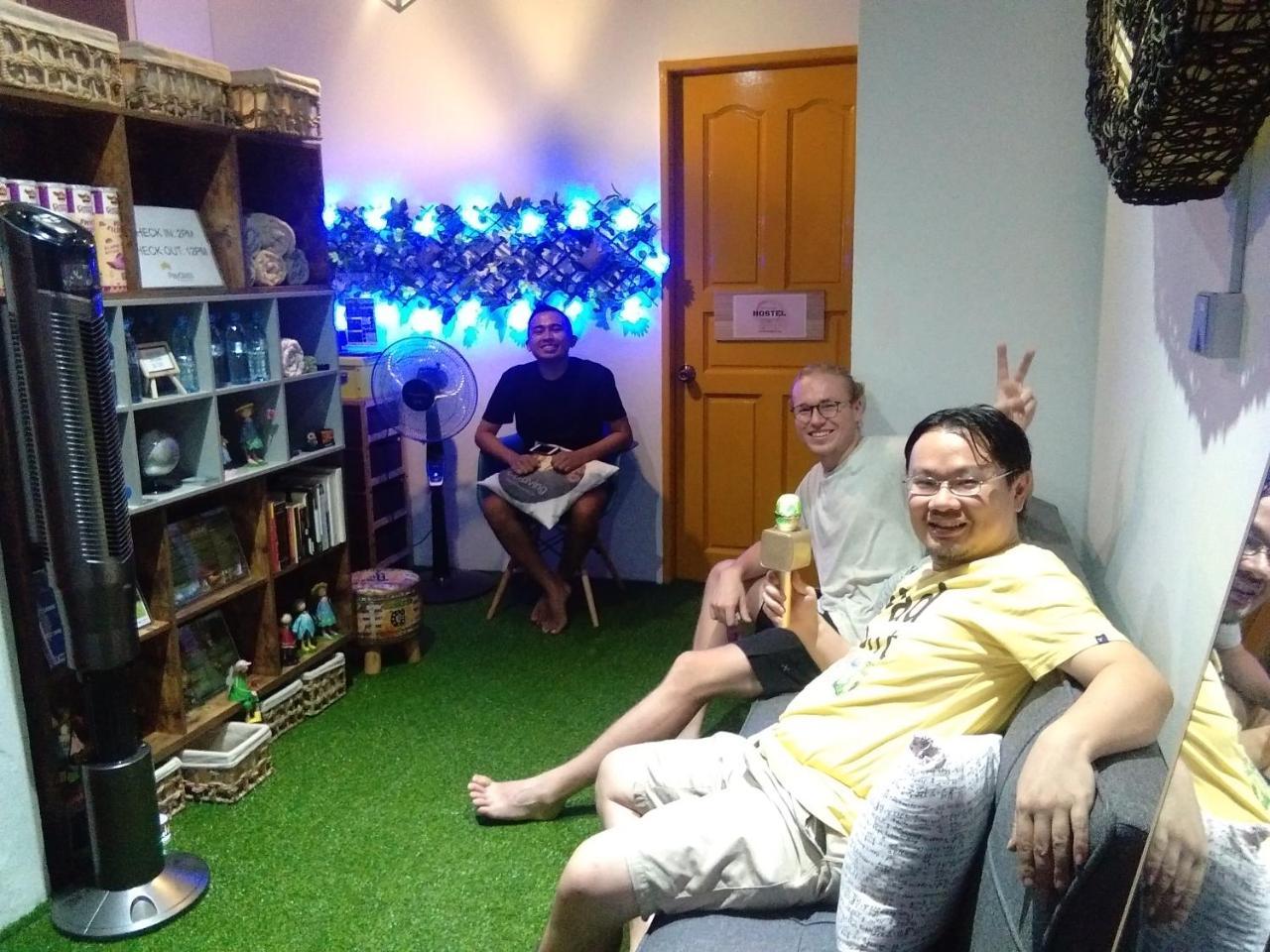 Co.Living Hostel Bandar Seri Begawan Buitenkant foto